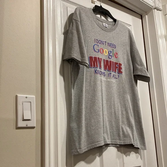 🔥🌟  2X's Host Pick!!! 🔥🌟  Men's "I Don't Need Google" Souvenir" T-Shirt Sz L - Picture 8 of 8